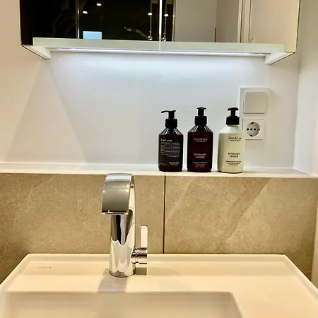 Luxuswohnung, Airport-messe Fusslaeufig Erreichbar 1 Apartment *