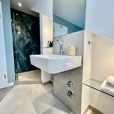 Luxuswohnung, Airport-messe Fusslaeufig Erreichbar 1 Apartment *