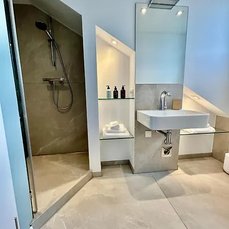 Luxuswohnung, Airport-messe Fusslaeufig Erreichbar 1 Appartement *
